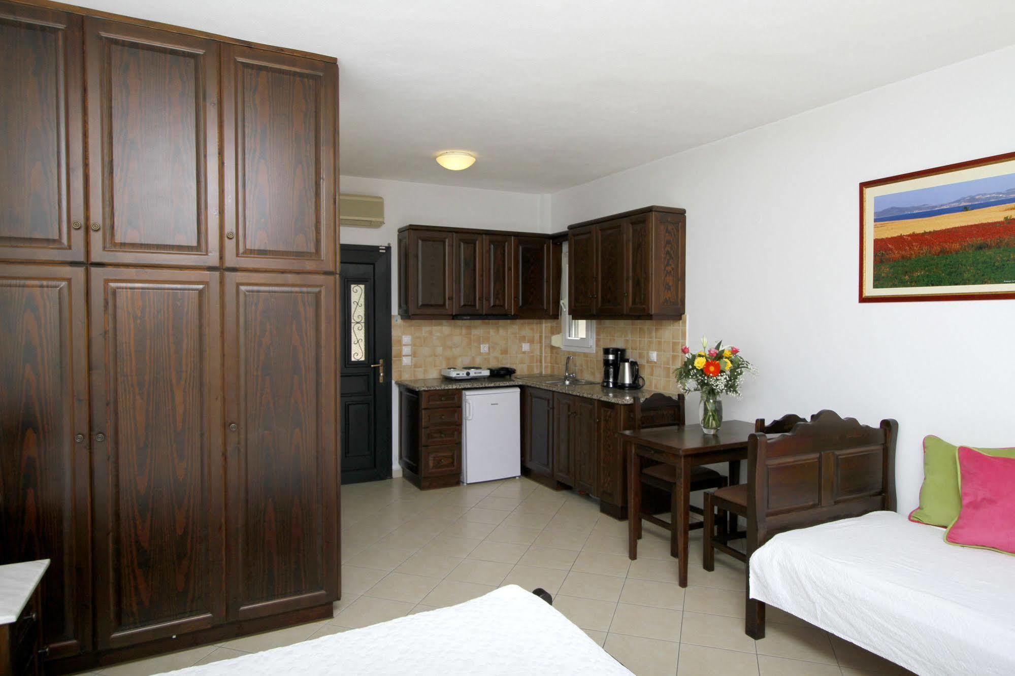 Amygdalies Apartments Мирина Екстериор снимка