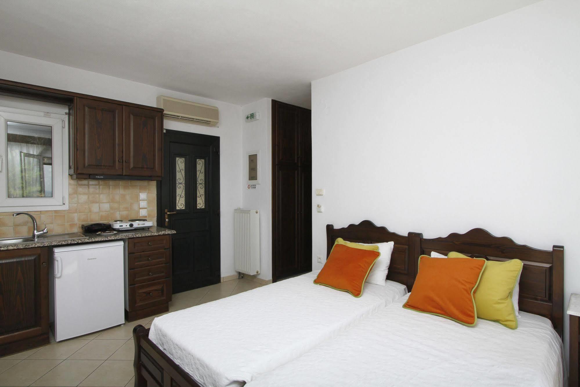 Amygdalies Apartments Мирина Екстериор снимка
